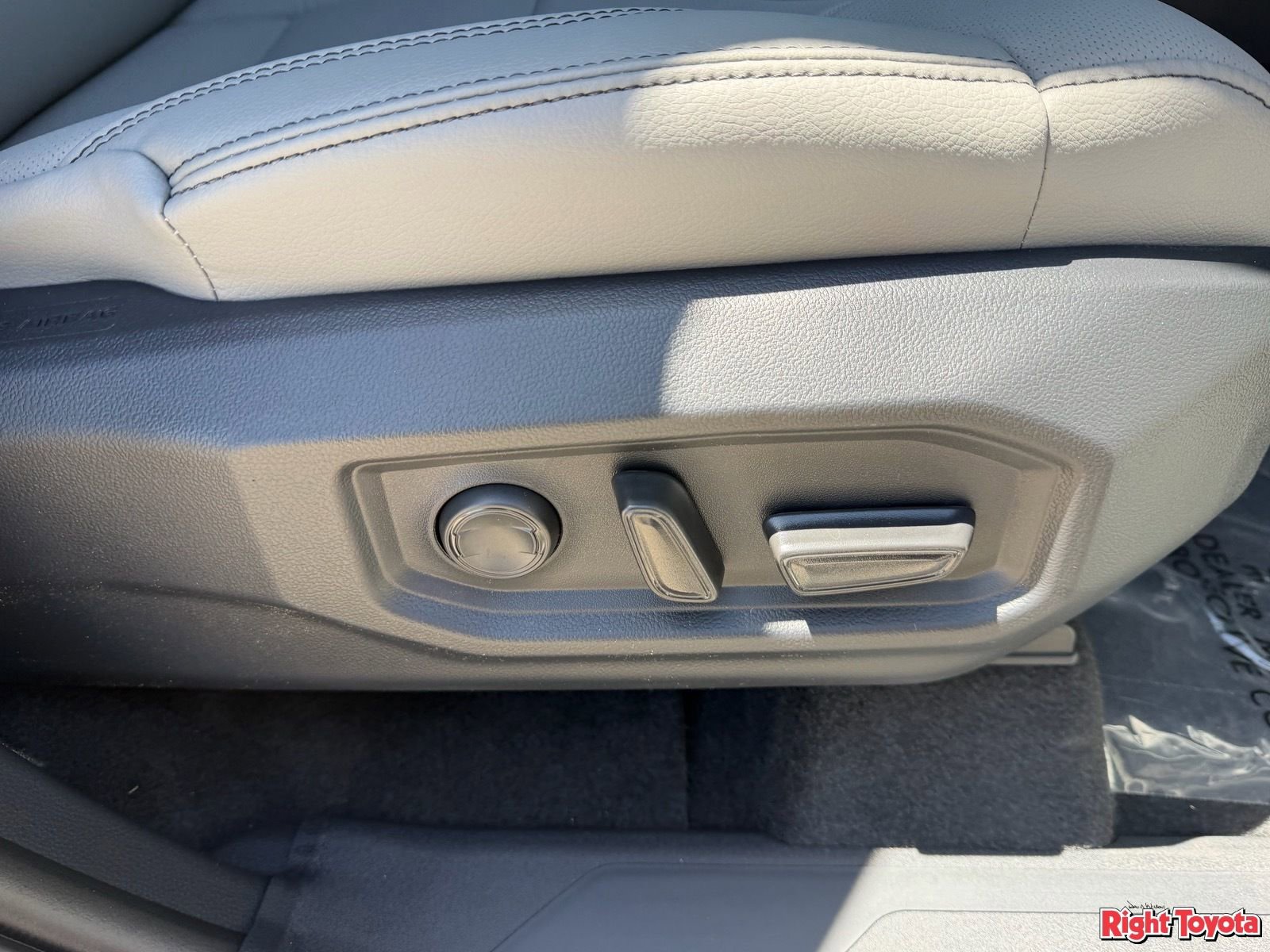 New 2026 Toyota Tundra Limited AWD/4WD image 15