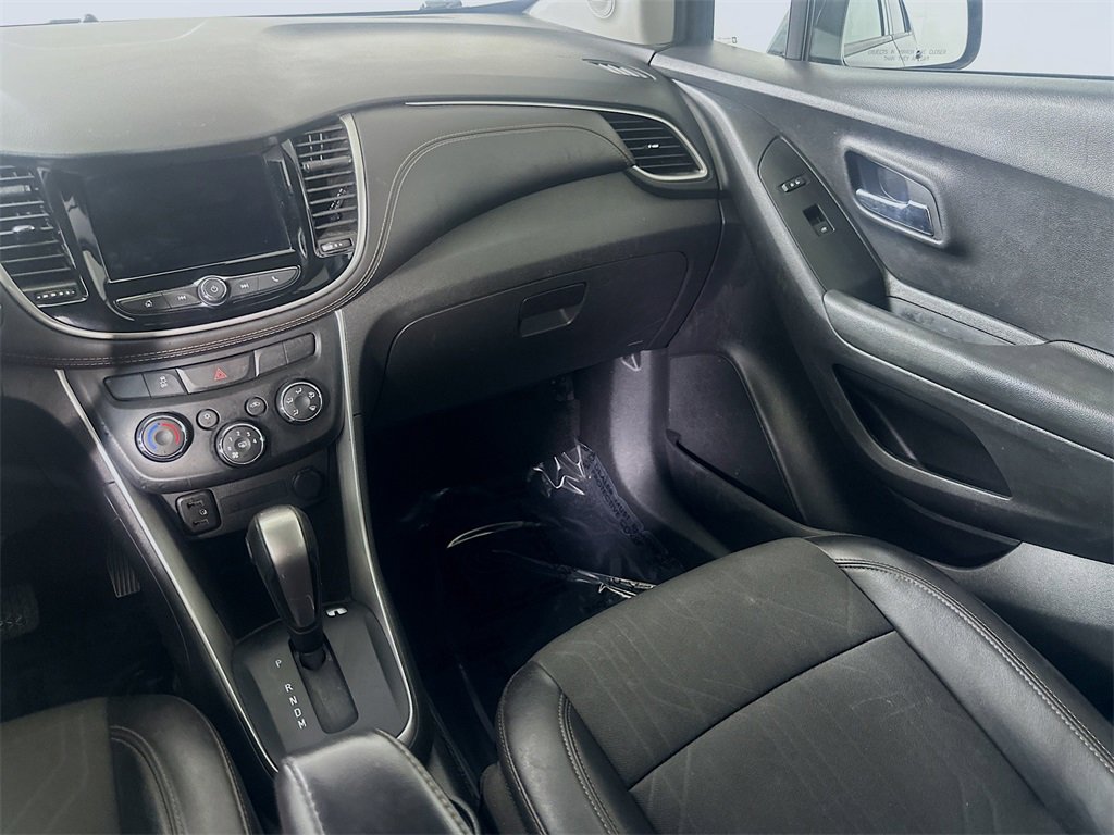 Used 2022 Chevrolet Trax LT w/ Midnight Edition image 19