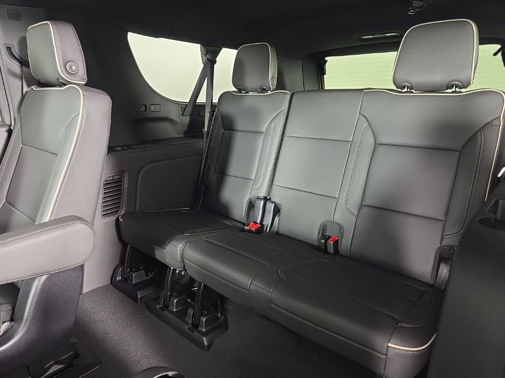 New 2025 Chevrolet Suburban Premier w/ Sun And Tow Package AWD/4WD image 33
