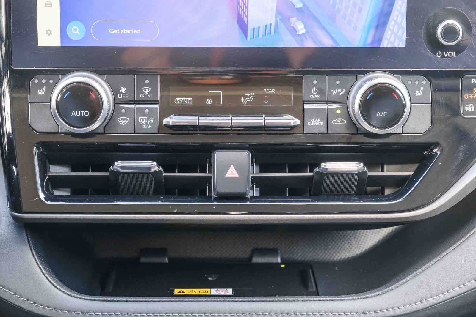 Used 2023 Toyota Highlander XLE FWD image 16