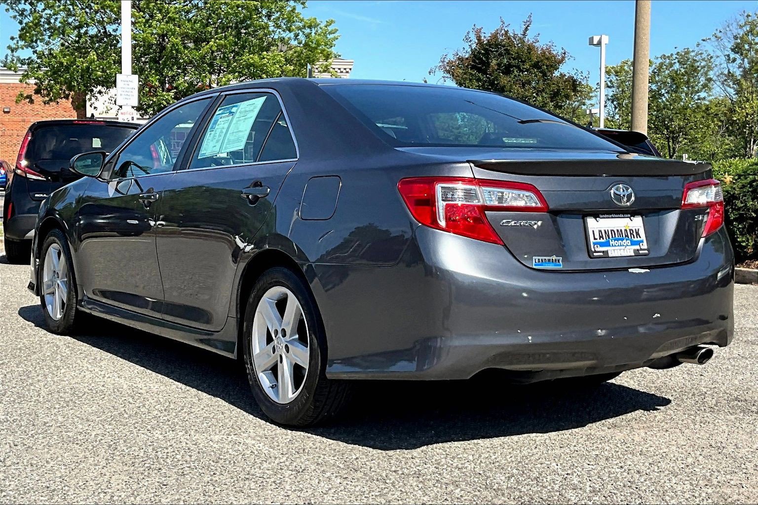 Used 2013 Toyota Camry SE FWD image 12