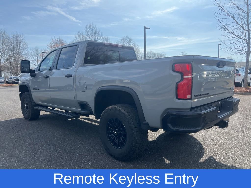Used 2024 Chevrolet Silverado 2500 ZR2 w/ Technology Package image 8