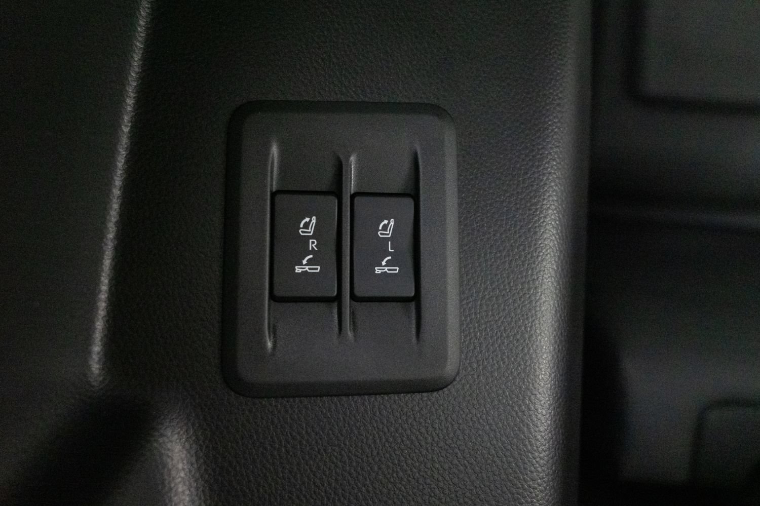 Used 2025 Lexus GX 550 w/ Cold Area Package AWD/4WD image 28