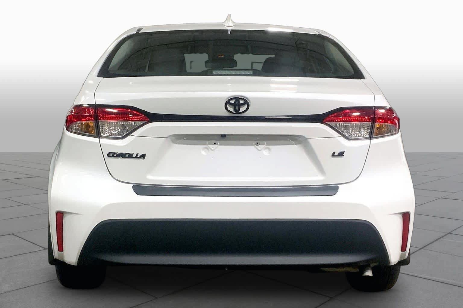 Used 2025 Toyota Corolla LE FWD image 5