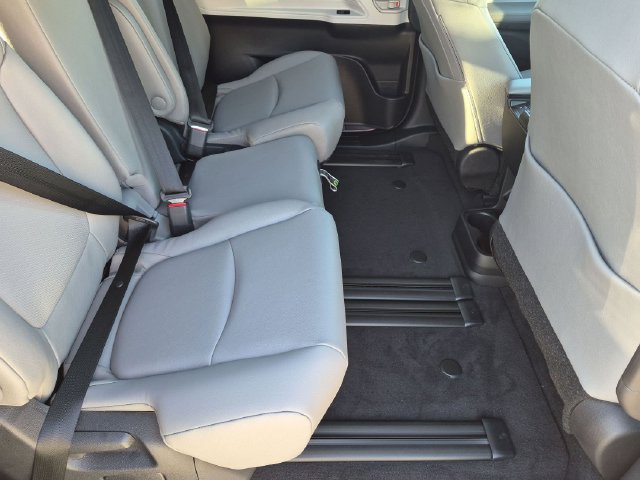 Certified 2026 Toyota Sienna XLE FWD image 29