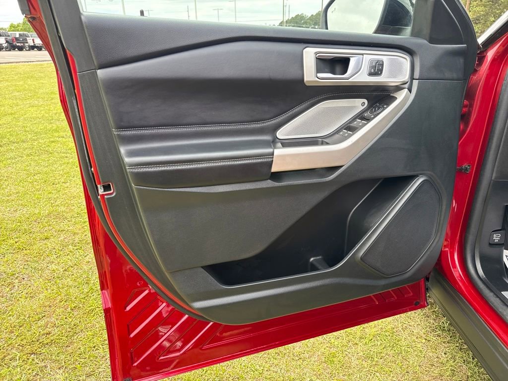 Used 2023 Ford Explorer Limited w/ Limited Technology Package image 11