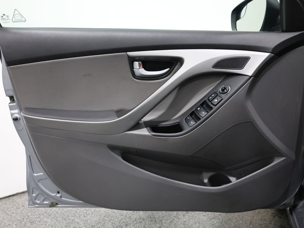 Used 2015 Hyundai Elantra Limited w/ Option Group 05 FWD image 12