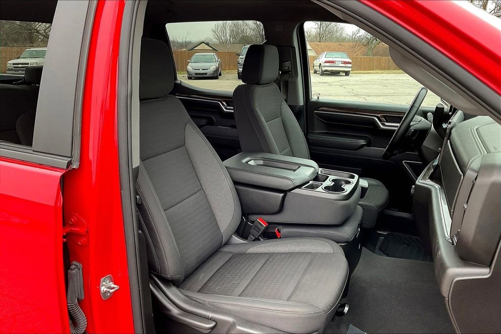 Used 2025 Chevrolet Silverado 1500 LT image 7