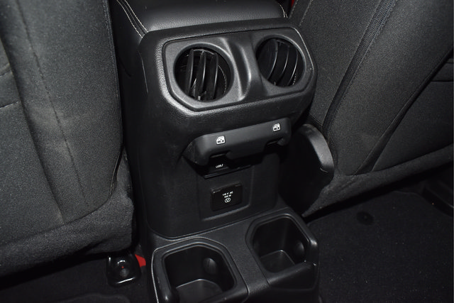 Used 2022 Jeep Wrangler Unlimited Sahara w/ Dual Top Group AWD/4WD image 15