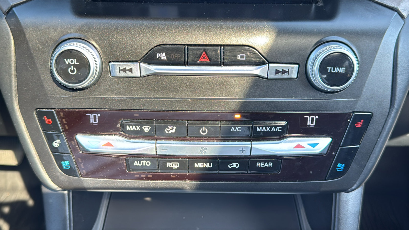 Used 2020 Ford Explorer Platinum w/ Premium Technology Package image 21