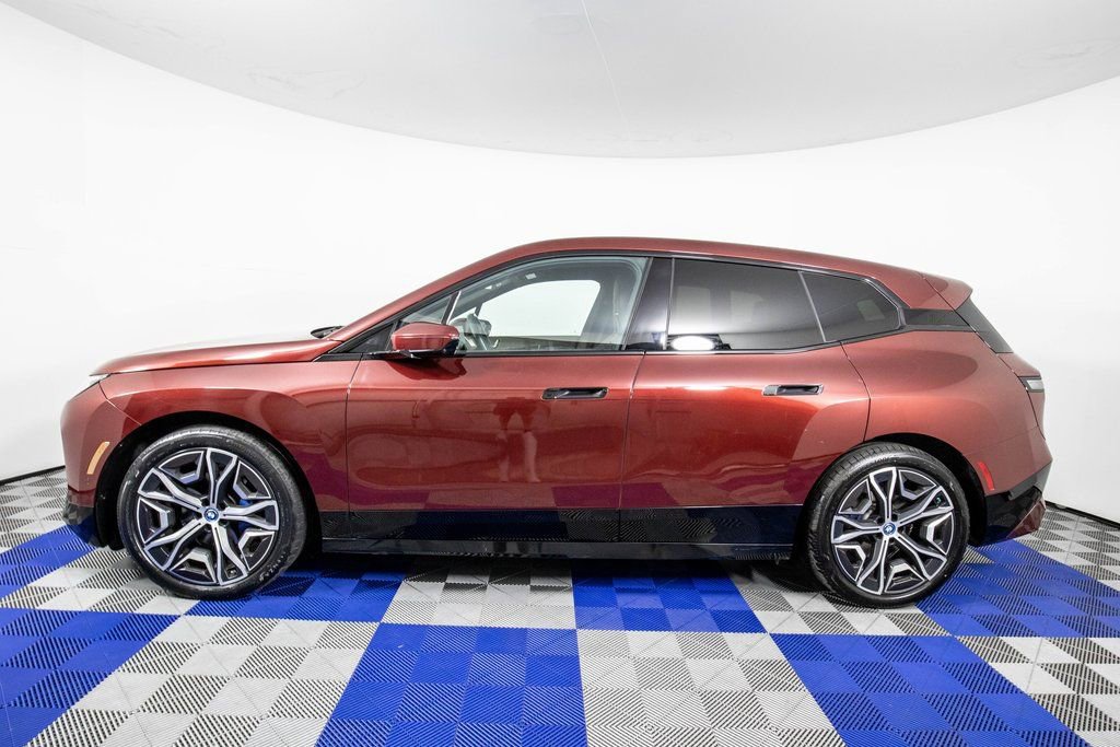 Used 2022 BMW iX xDrive50 w/ Sport Package image 8