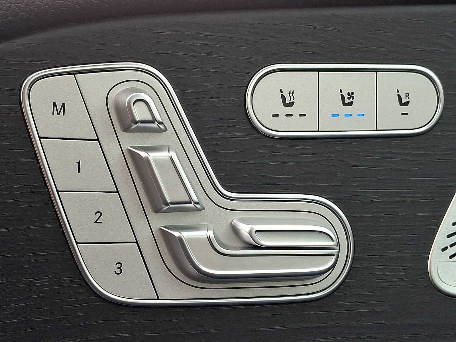 Certified 2025 Mercedes-Benz GLS 450 4MATIC image 25