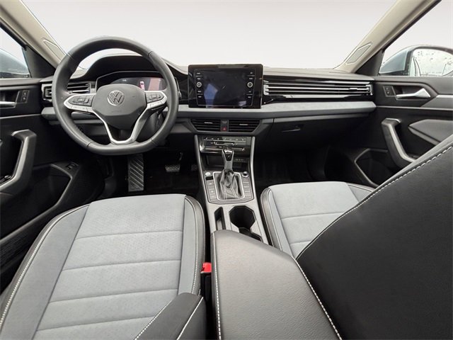 Used 2025 Volkswagen Jetta SE w/ Sunroof Package image 10