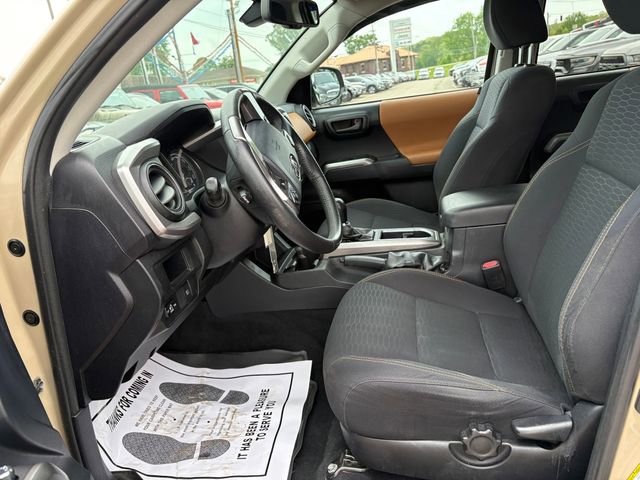Used 2018 Toyota Tacoma SR5 AWD/4WD image 8