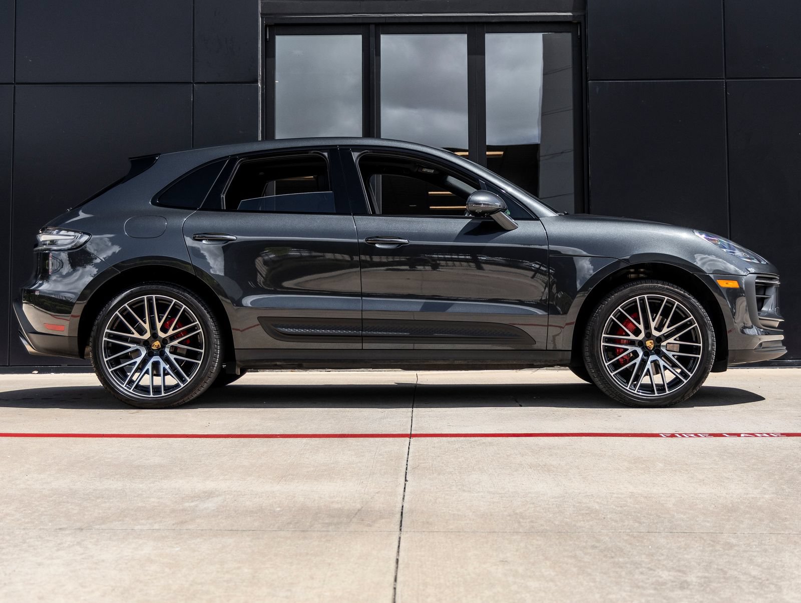 Certified 2024 Porsche Macan S AWD/4WD image 12
