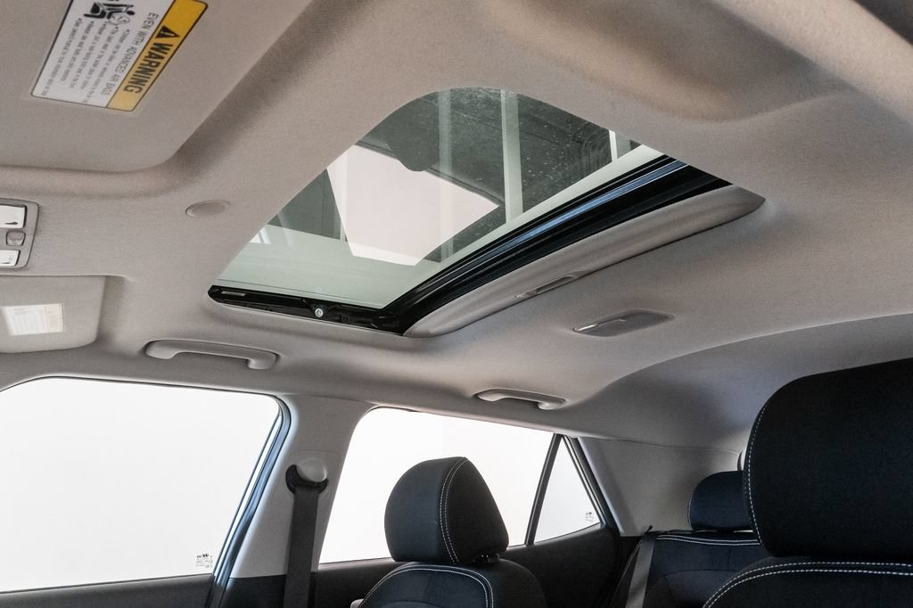 Used 2025 Hyundai Venue SEL FWD image 9