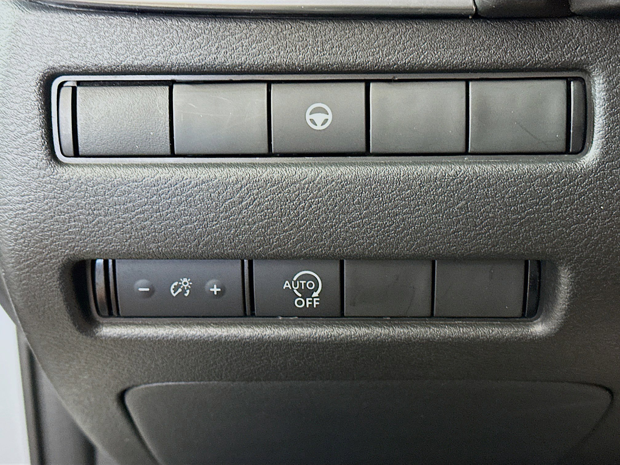 Used 2023 Nissan Rogue SV image 17