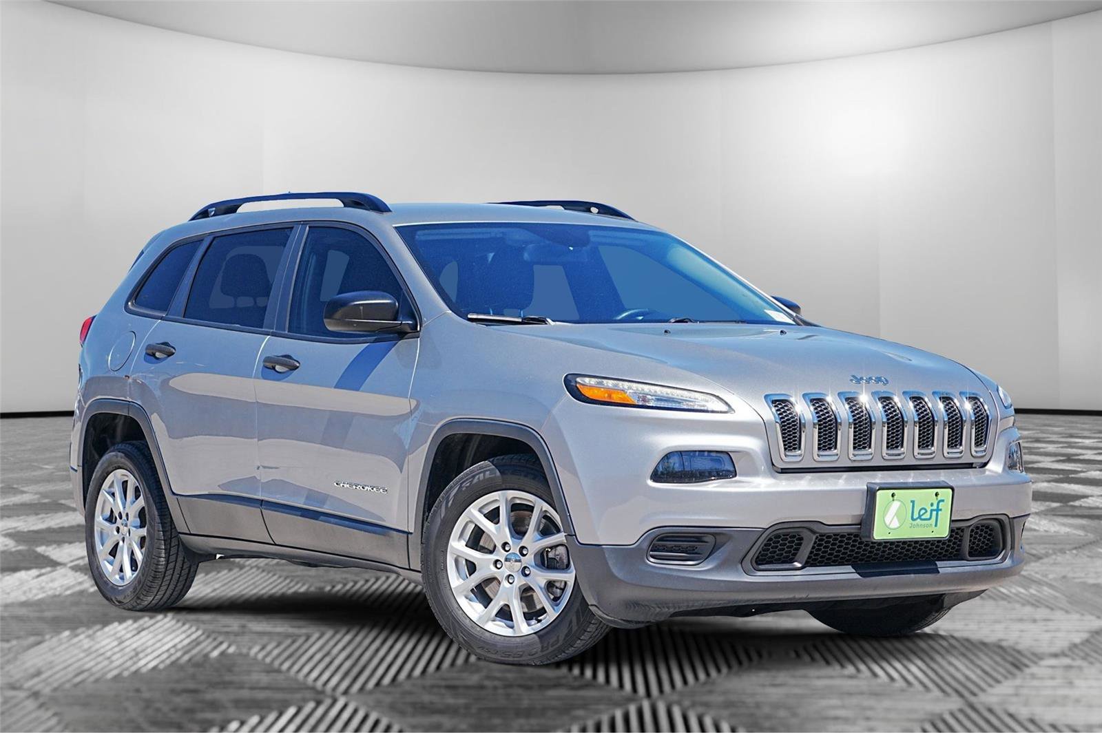Used 2016 Jeep Cherokee Sport image 1