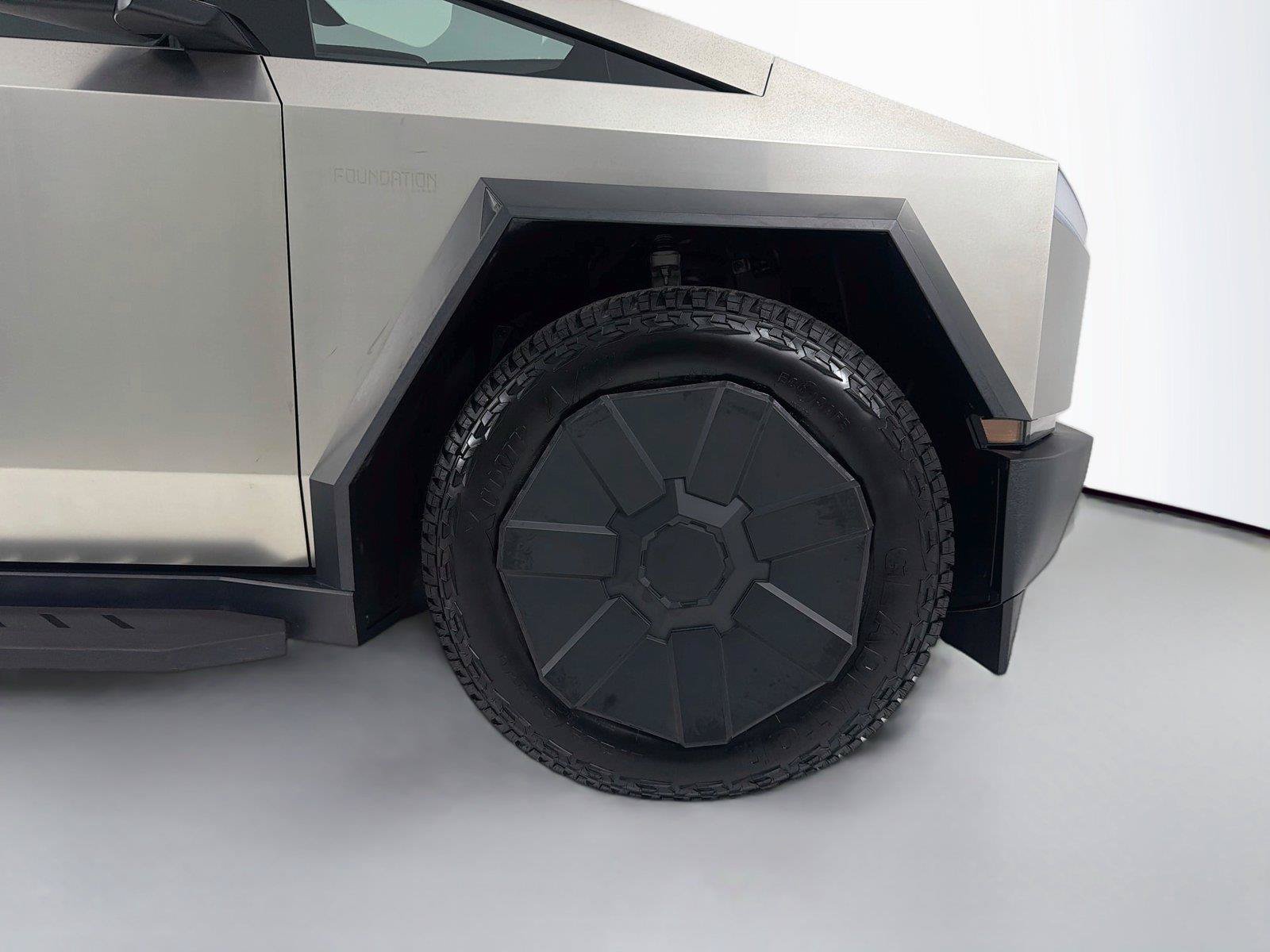 Used 2024 Tesla Cybertruck AWD Crew Cab image 27