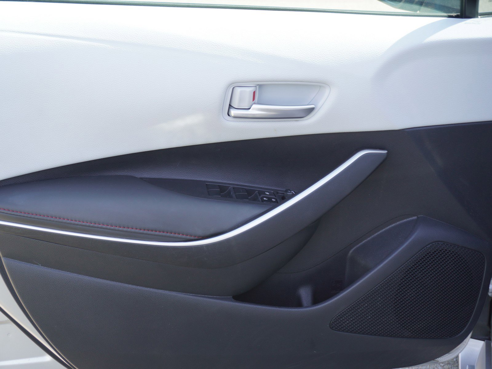 Used 2025 Toyota Corolla SE image 17