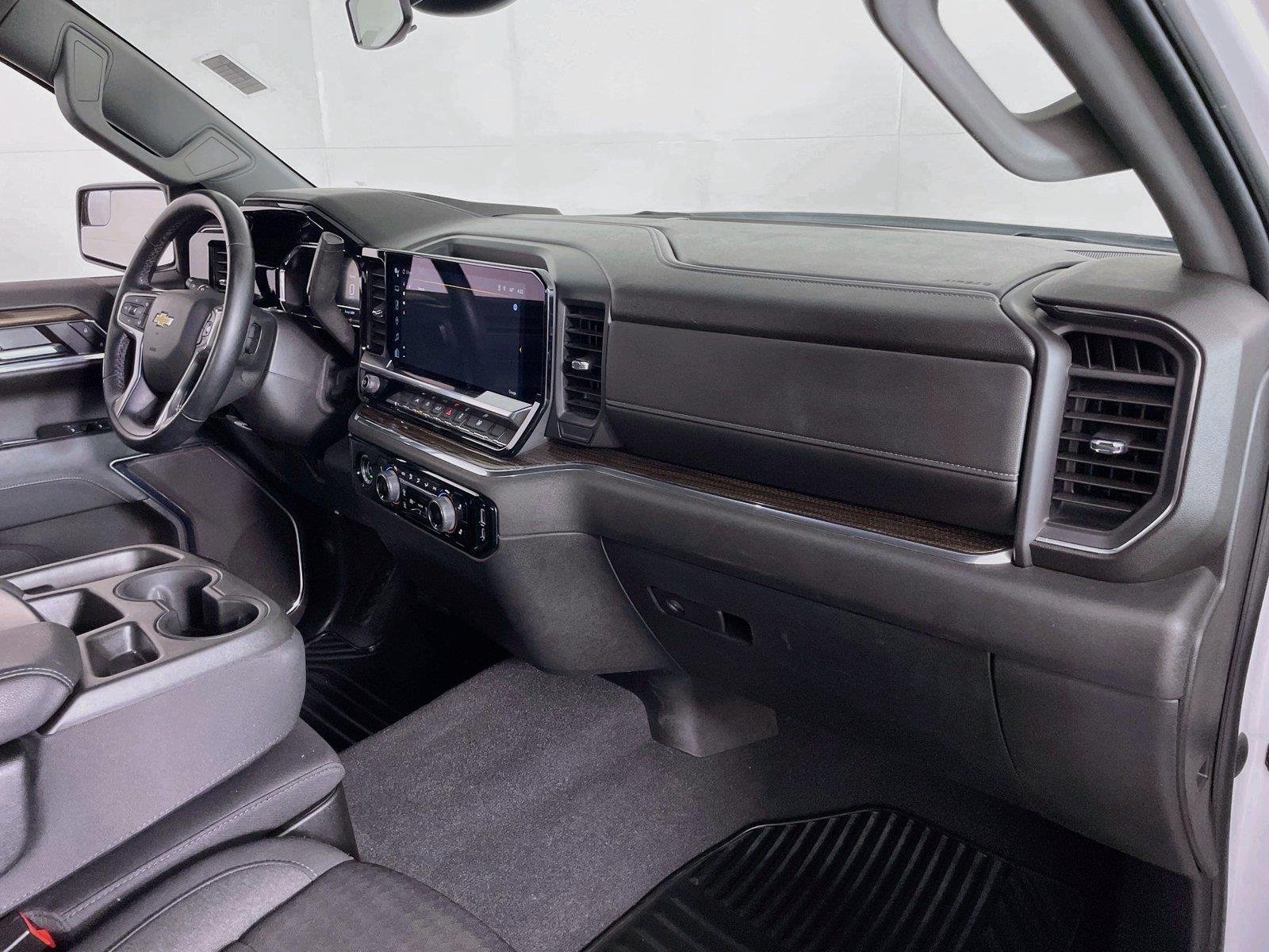 Used 2024 Chevrolet Silverado 1500 LT AWD/4WD image 31