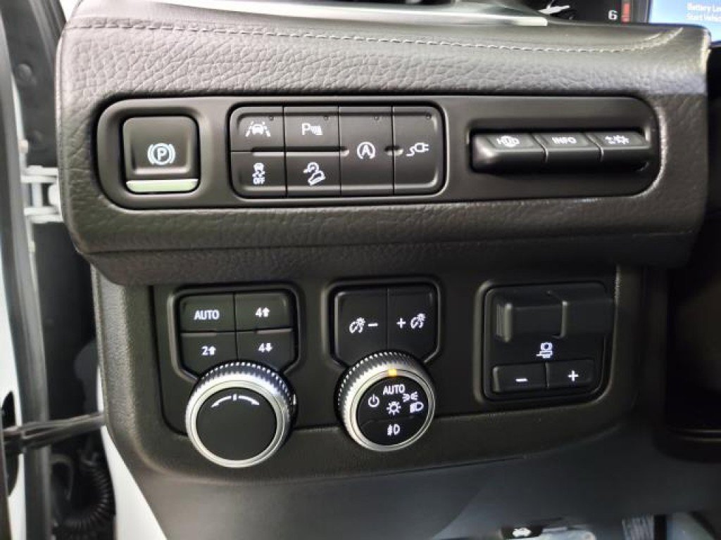 Used 2021 GMC Yukon Denali w/ Denali Premium Package image 22