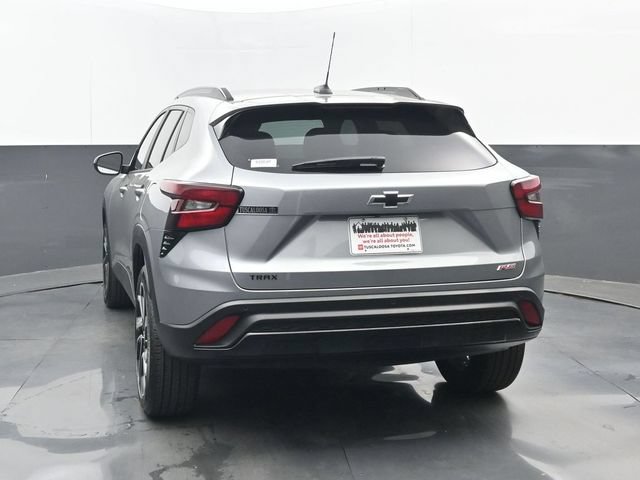 Used 2026 Chevrolet Trax RS w/ Sunroof Package FWD image 19