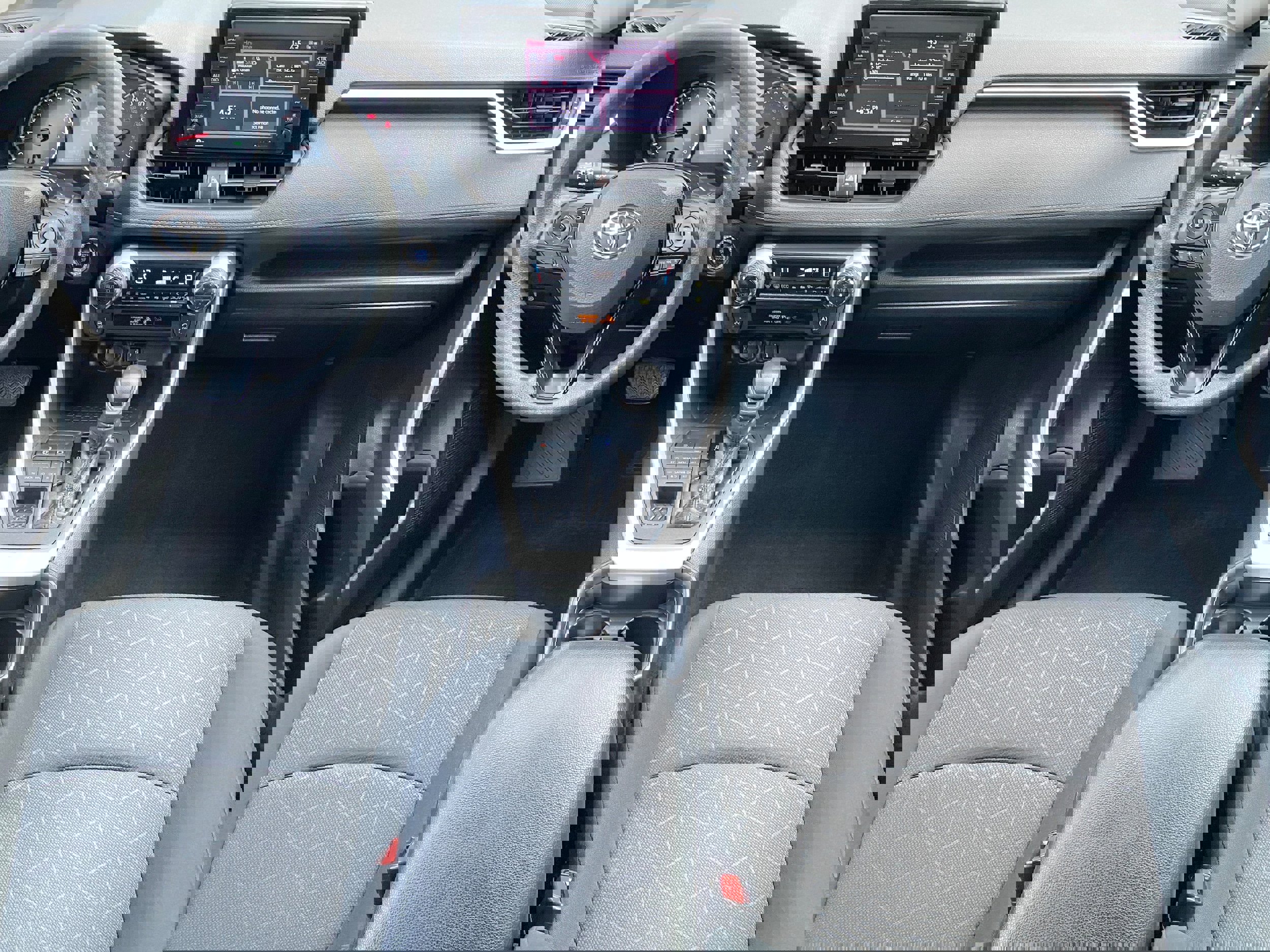 Used 2021 Toyota RAV4 XLE image 9