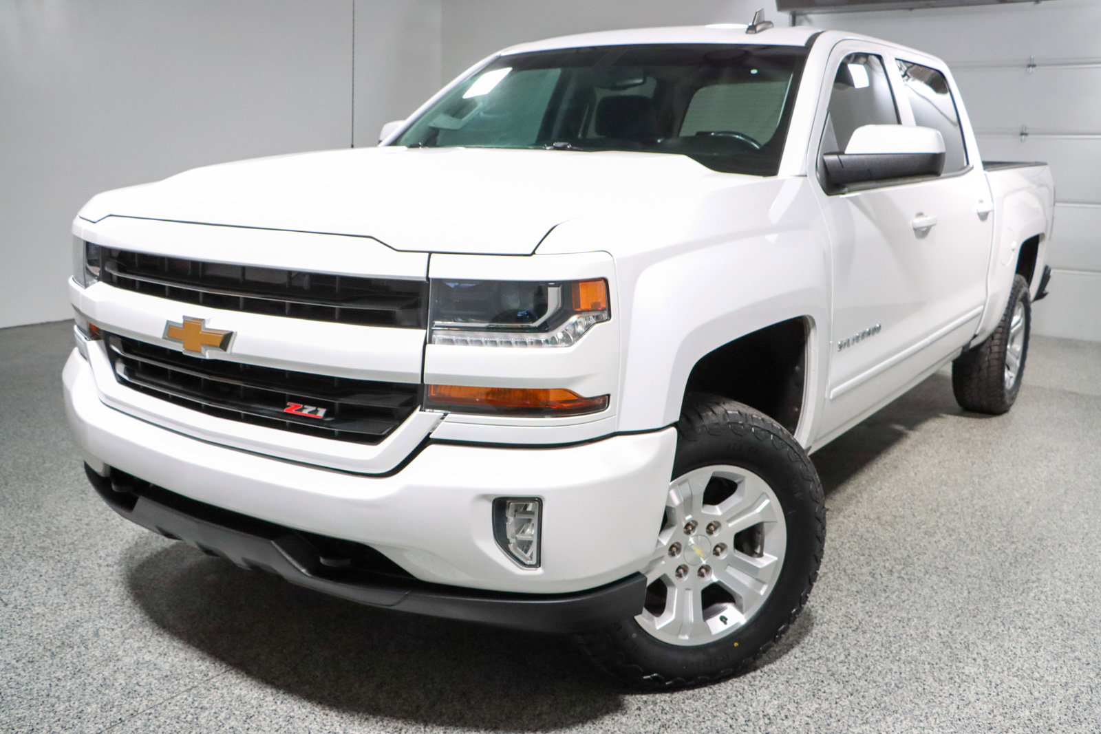 Used 2018 Chevrolet Silverado 1500 LT w/ All Star Edition image 32