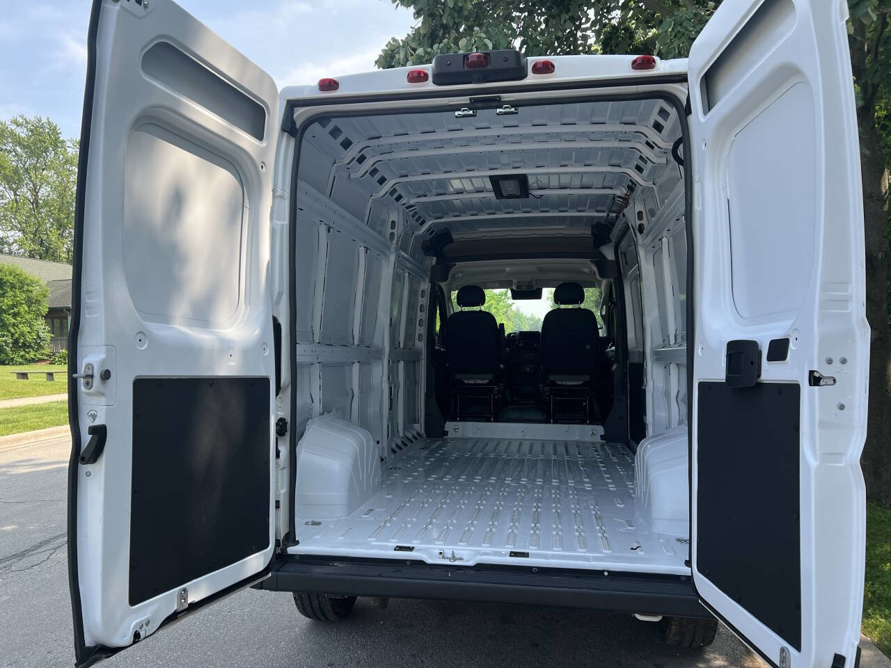 Used 2025 RAM ProMaster 2500 w/ Convenience Group image 7