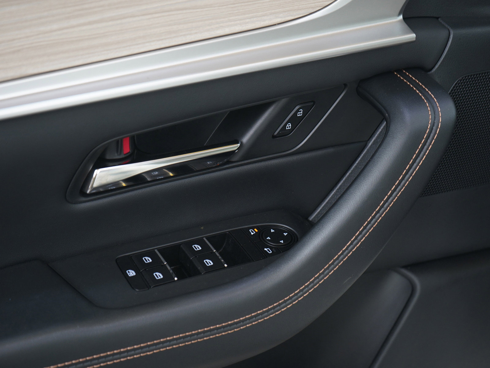 Certified 2025 MAZDA CX-90 Plug-In Hybrid w/Premium Sport image 22