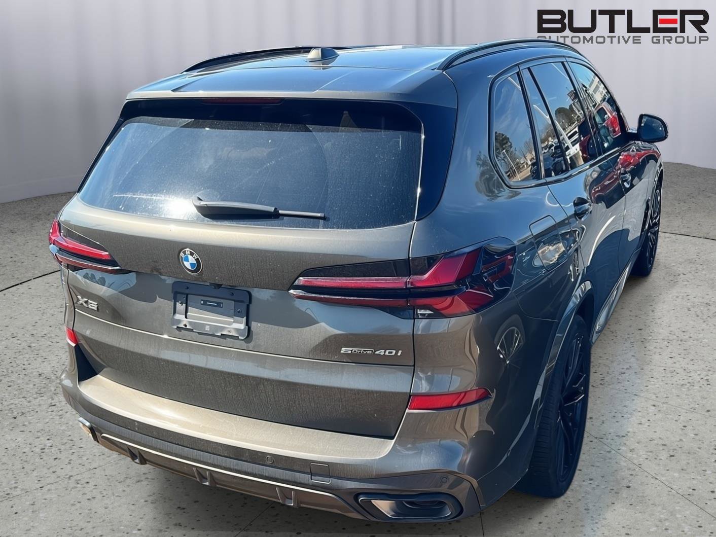 Used 2024 BMW X5 sDrive40i w/ M Sport Package image 8