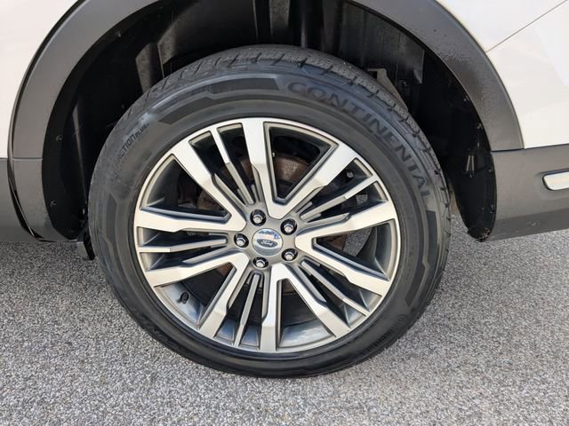 Used 2019 Ford Explorer Platinum image 16