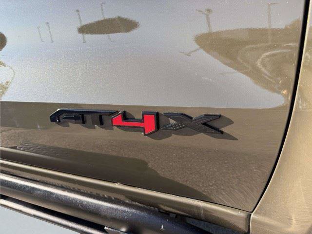 Used 2024 GMC Canyon AT4X AWD/4WD image 9