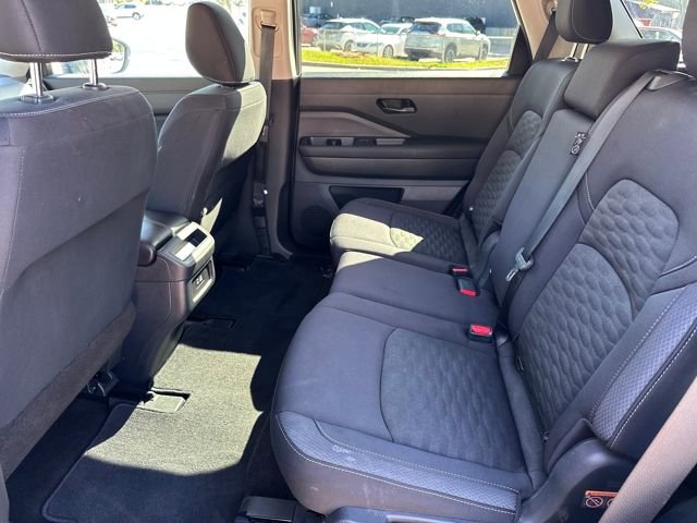 Used 2024 Nissan Pathfinder S image 24