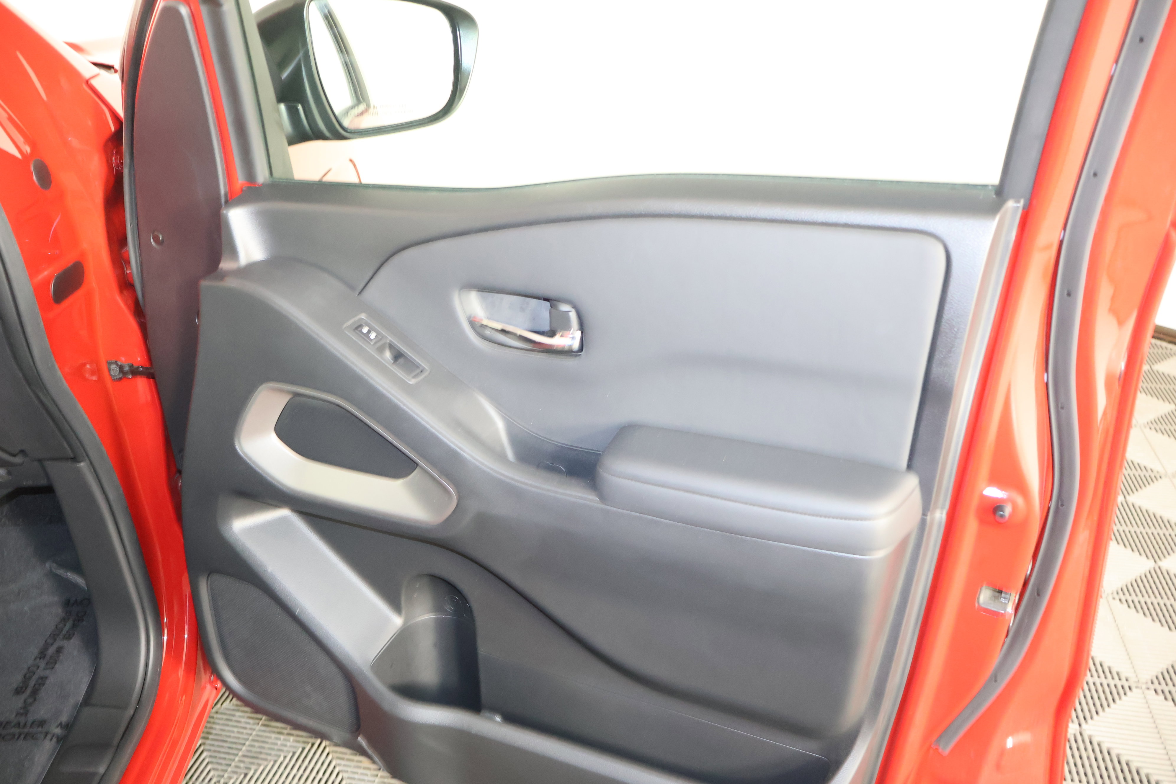 Used 2024 Nissan Frontier SV image 43