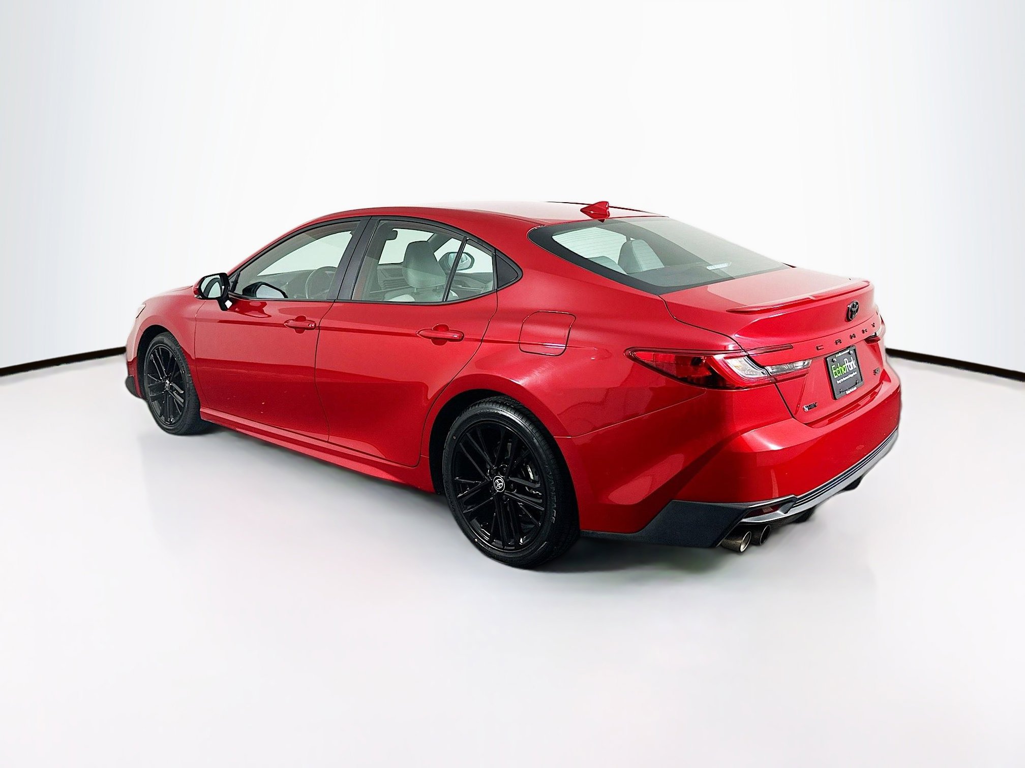 Used 2025 Toyota Camry SE image 5