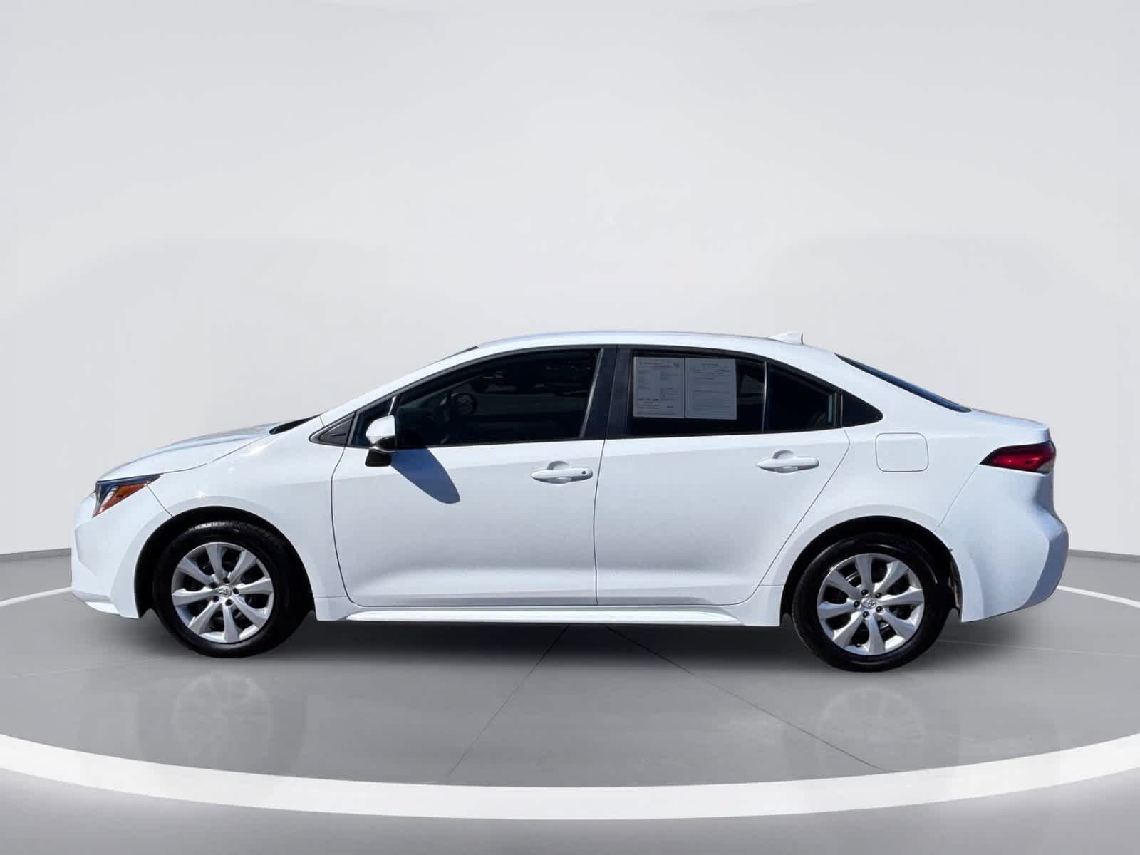 Used 2025 Toyota Corolla LE FWD image 4