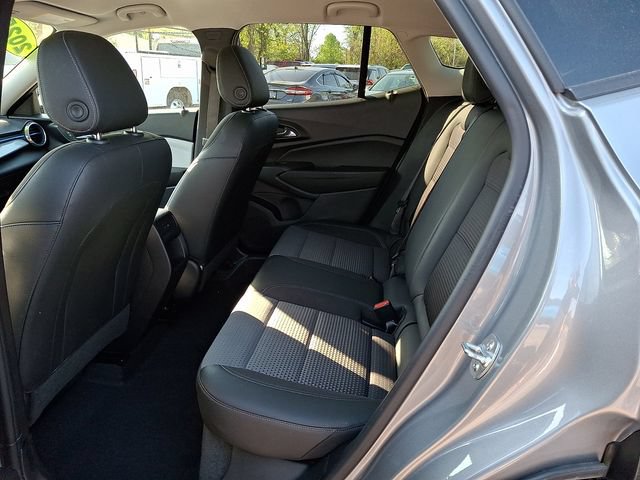Used 2025 Chevrolet Trax LT FWD image 10
