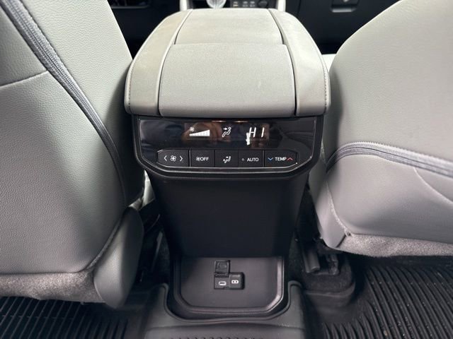 Used 2025 Toyota Highlander XLE AWD/4WD image 28