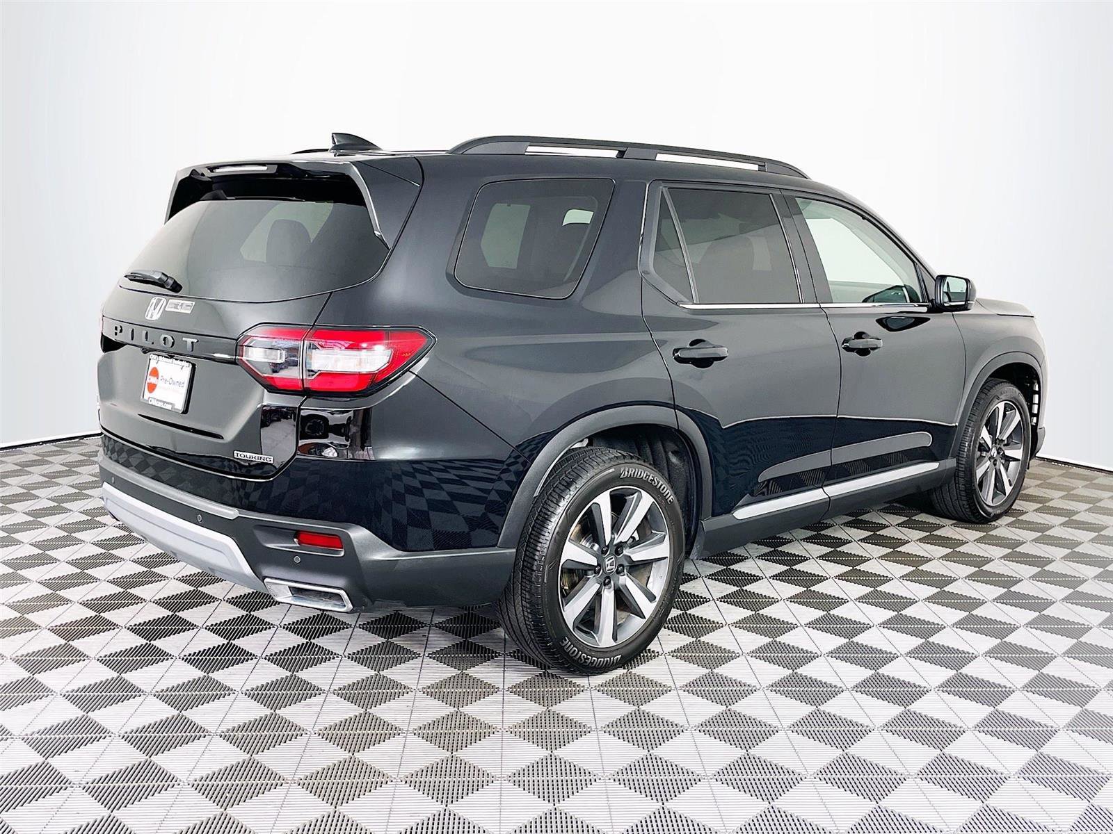 Used 2025 Honda Pilot Touring image 11