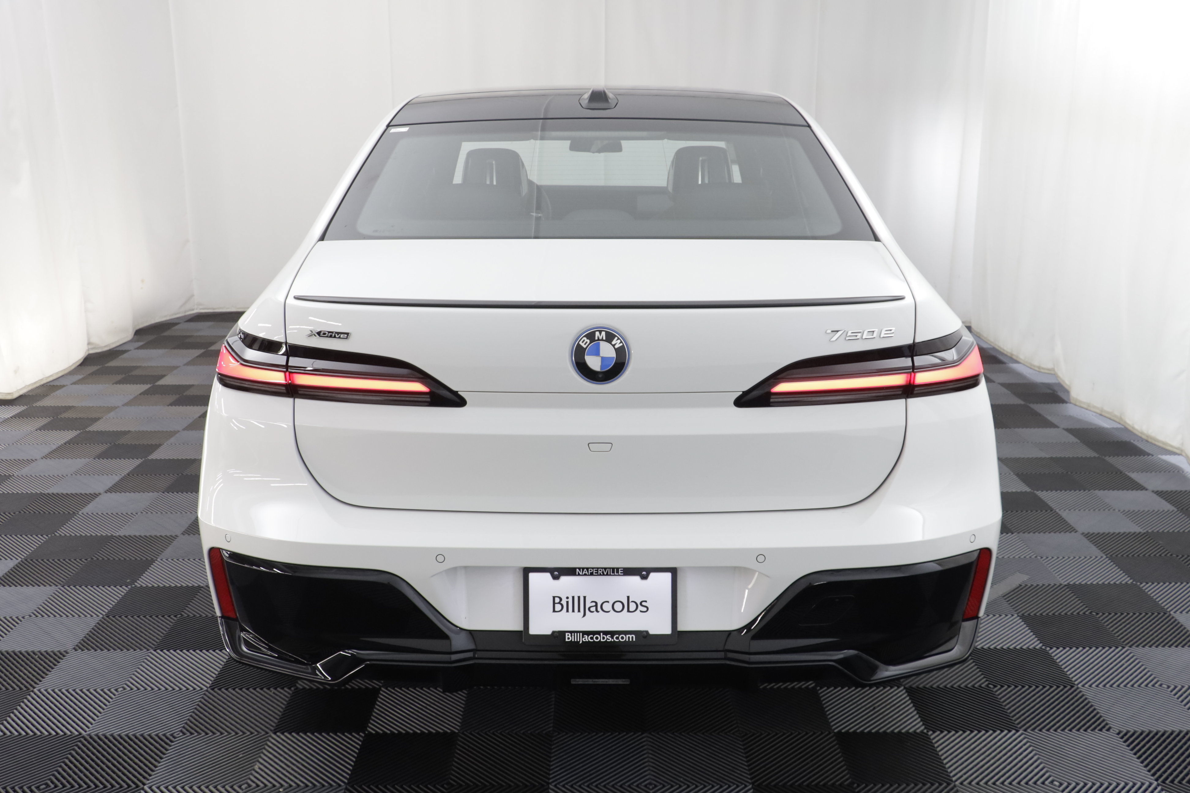 Used 2026 BMW 750e xDrive w/ Autobahn Package AWD/4WD image 18