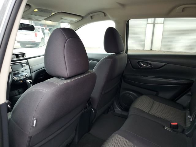 Used 2017 Nissan Rogue SV image 9