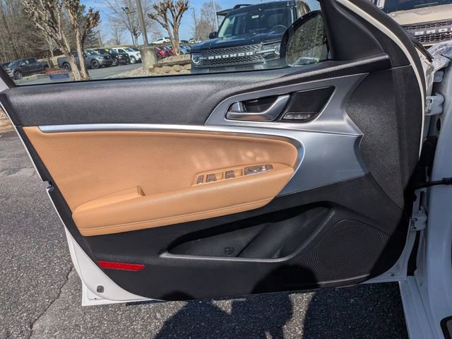 Used 2022 Genesis G70 3.3T image 11