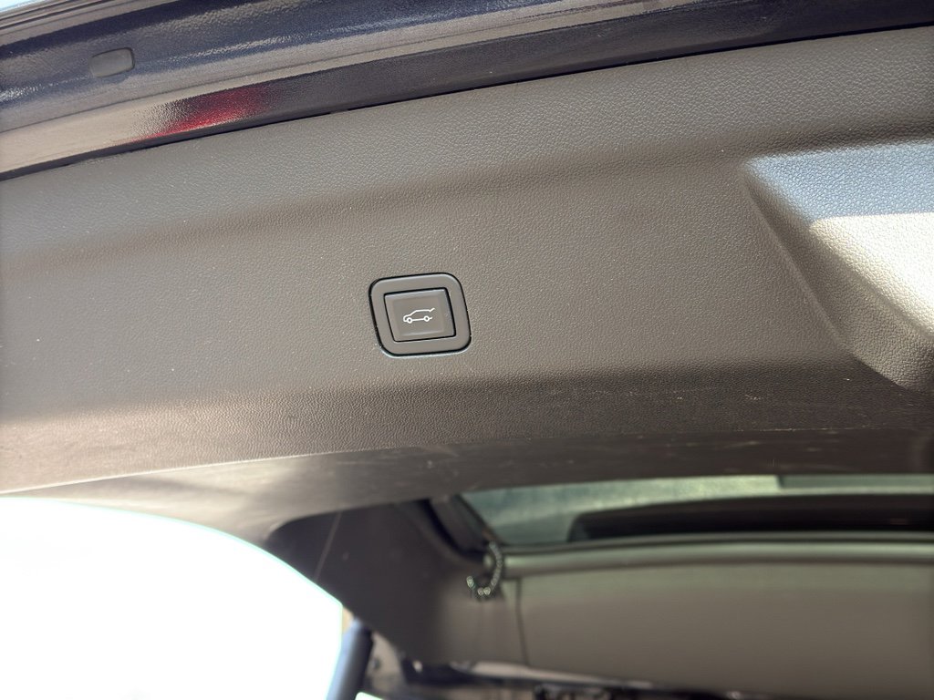 Used 2024 GMC Yukon XL SLT image 30