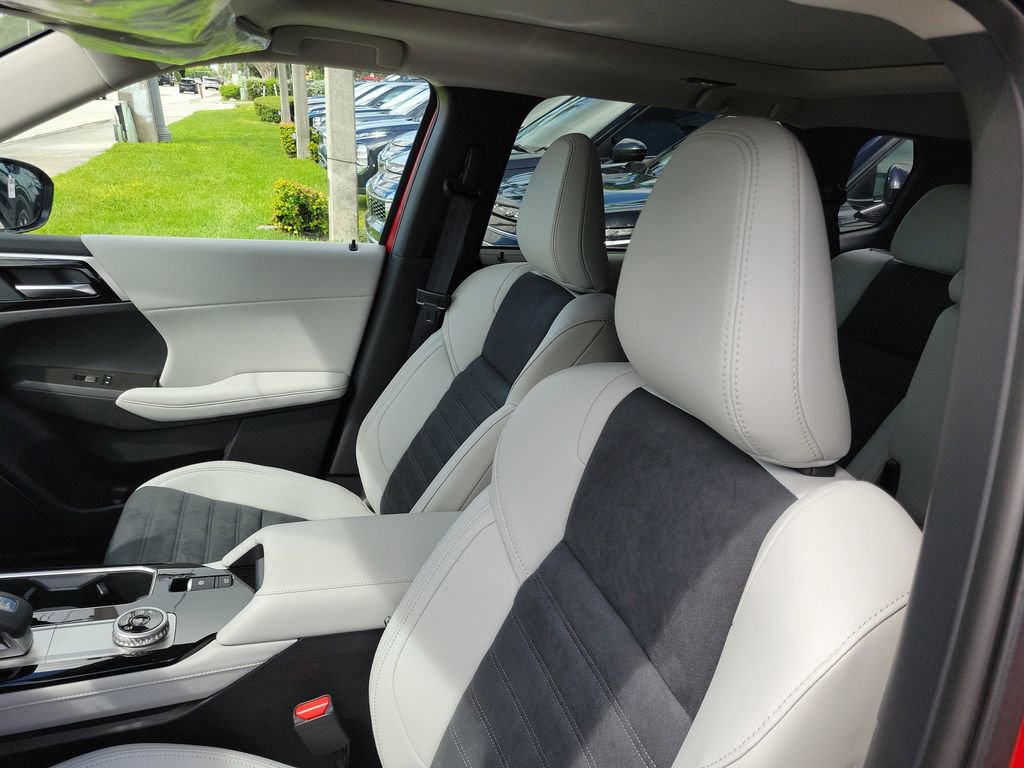 New 2025 Mitsubishi Outlander SE image 9