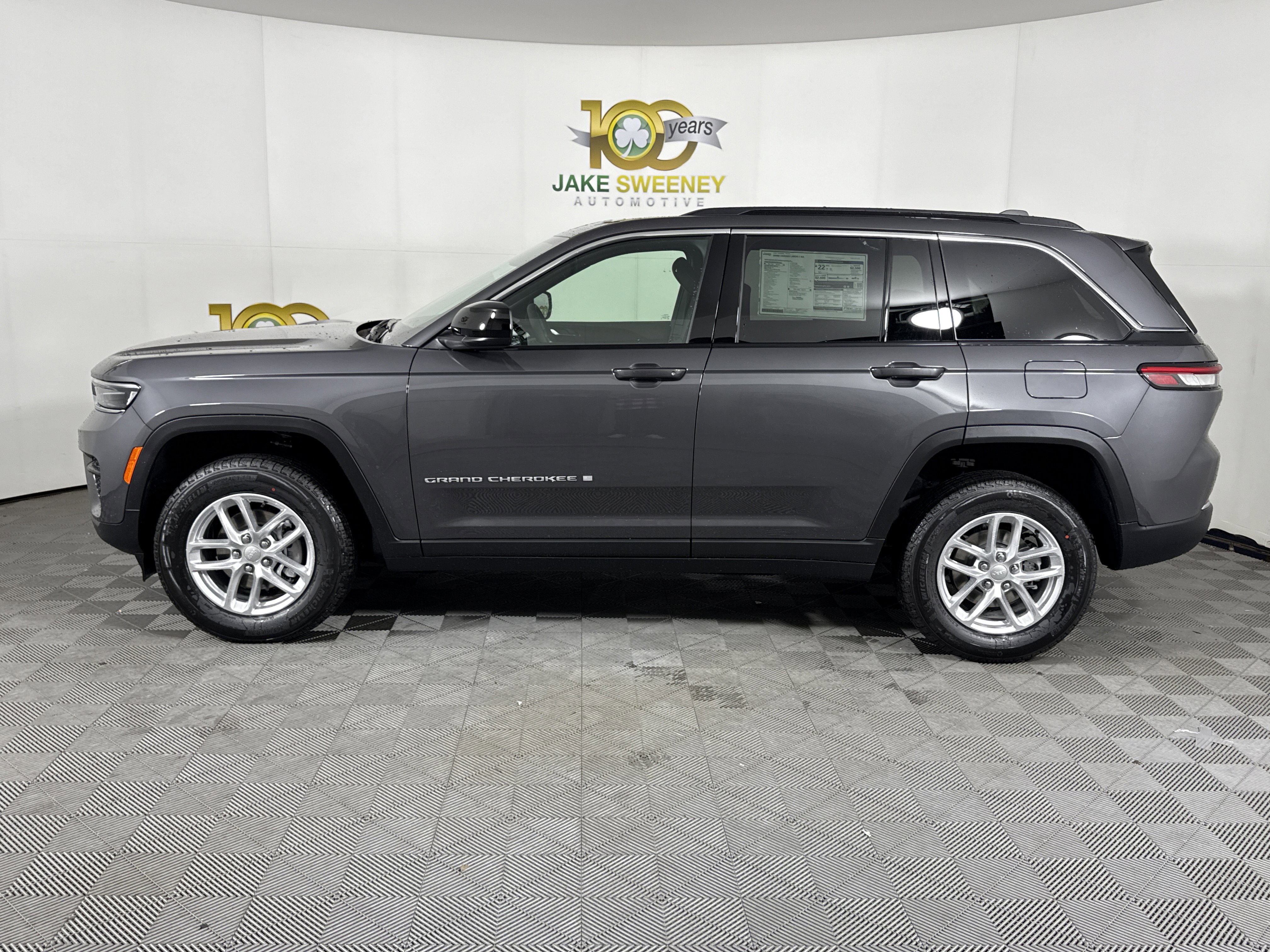 New 2025 Jeep Grand Cherokee Laredo X image 4