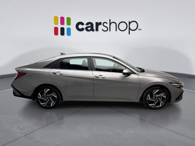 Used 2024 Hyundai Elantra Limited image 6