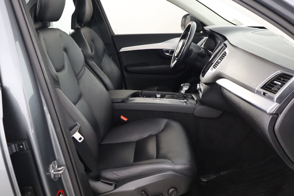Used 2018 Volvo XC90 T5 Momentum w/ Convenience Package FWD image 18