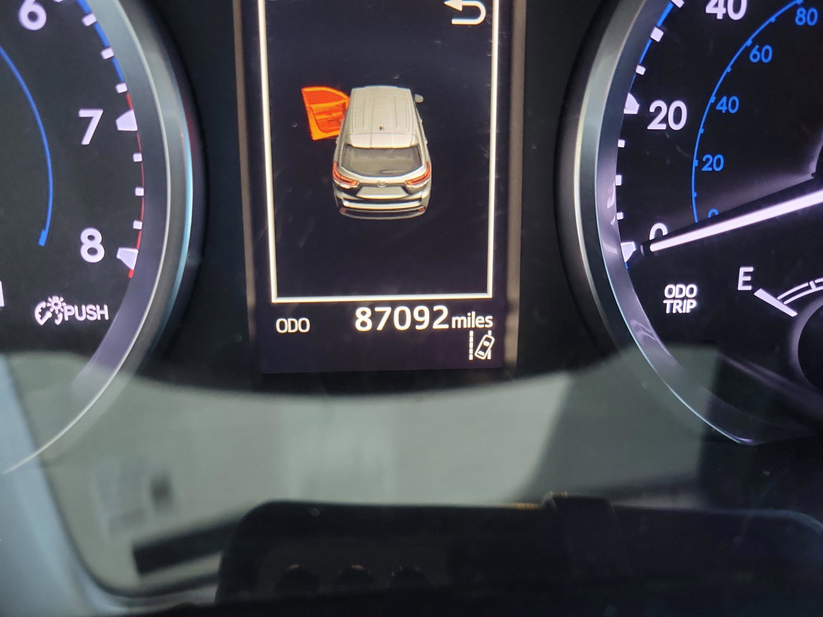 Used 2018 Toyota Highlander LE image 15